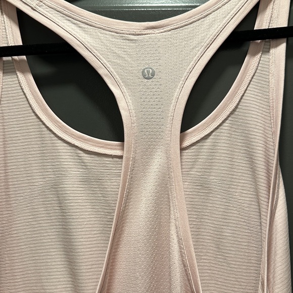 Lululemon XL Workout Top - Picture 4 of 5